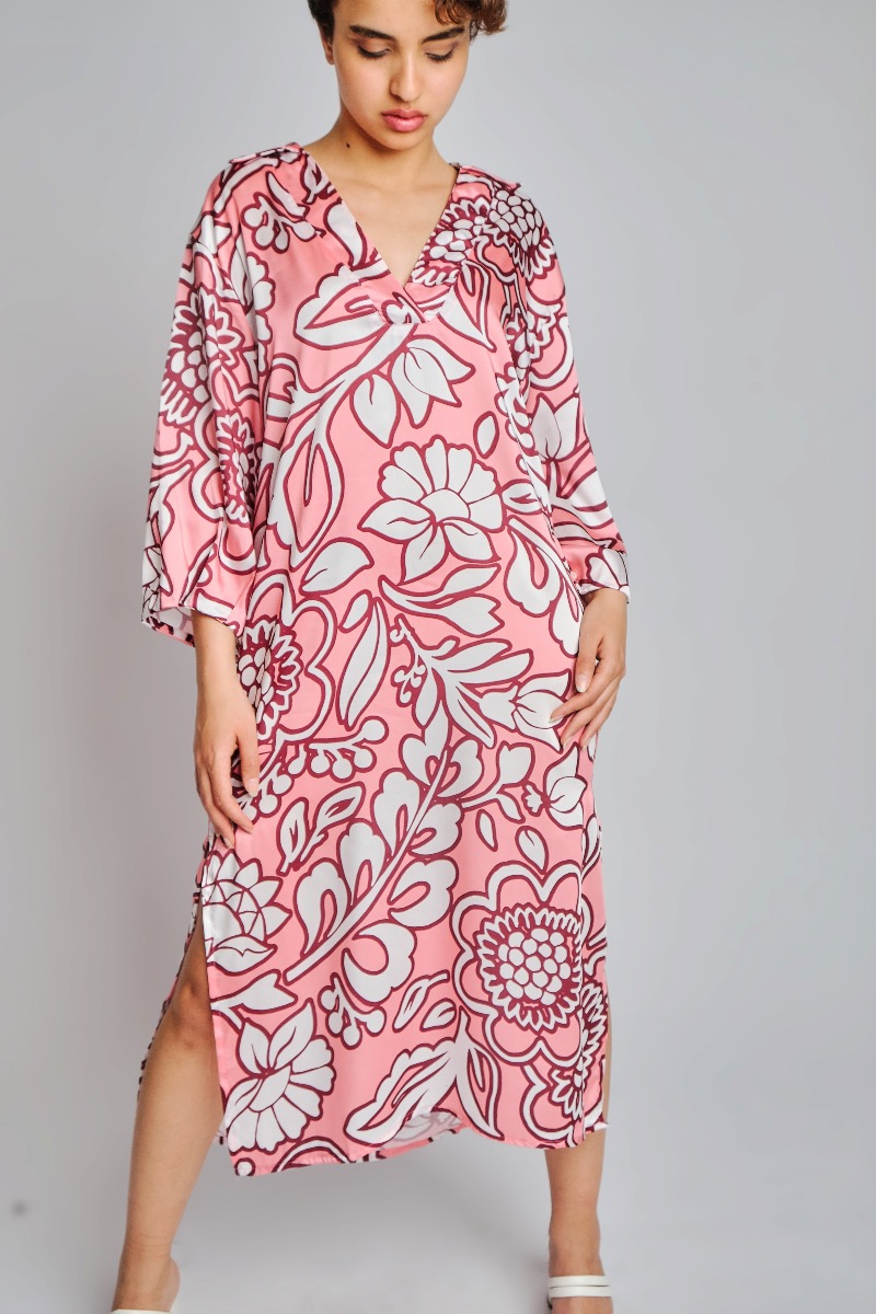 Robe rose à fleur avec fentes 